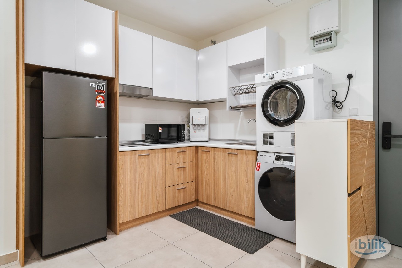 Middle Room at Meta Residences Putra Permai, Seri Kembangan - Image 3