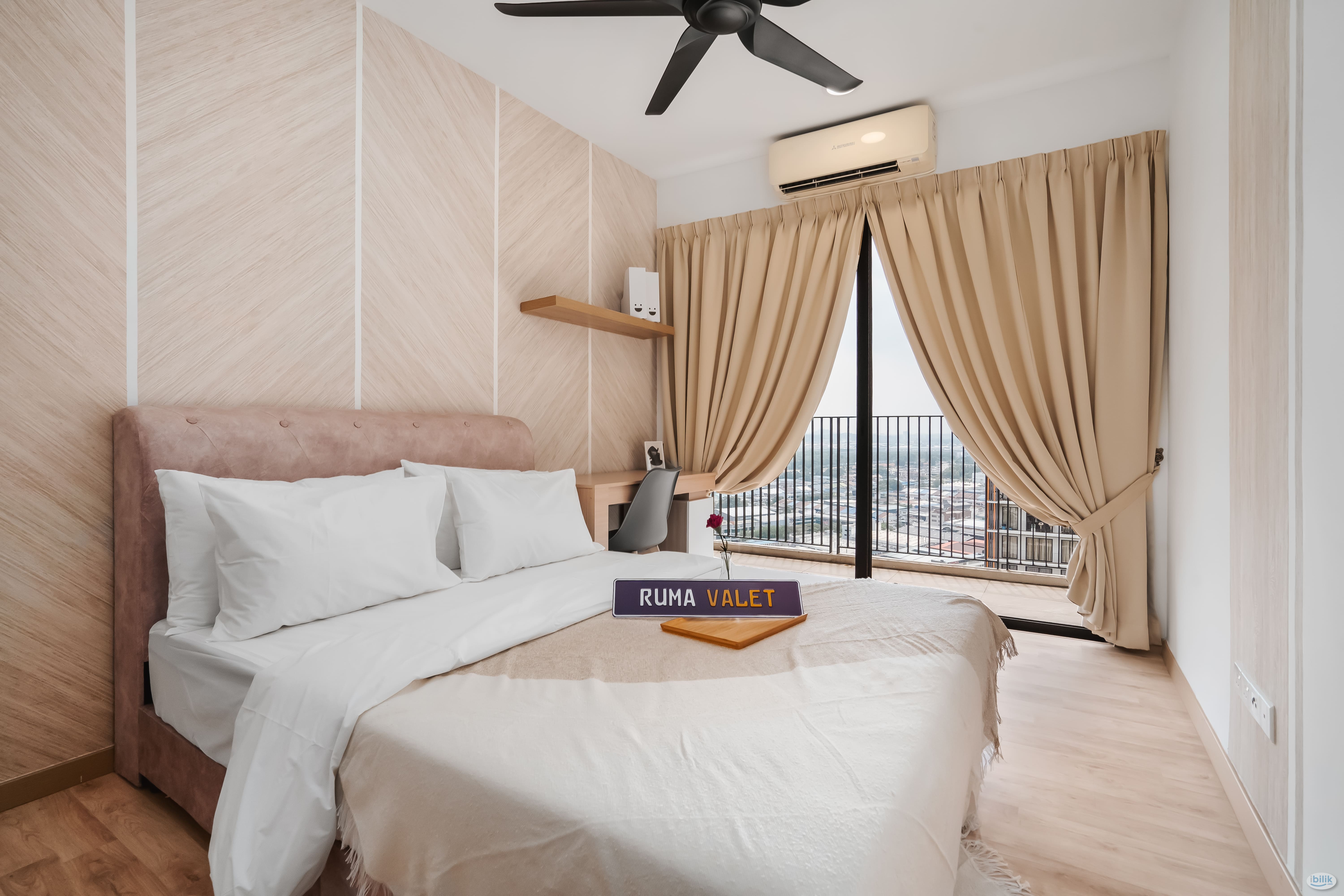 Middle Room at Emporis, Kota Damansara - Image 1