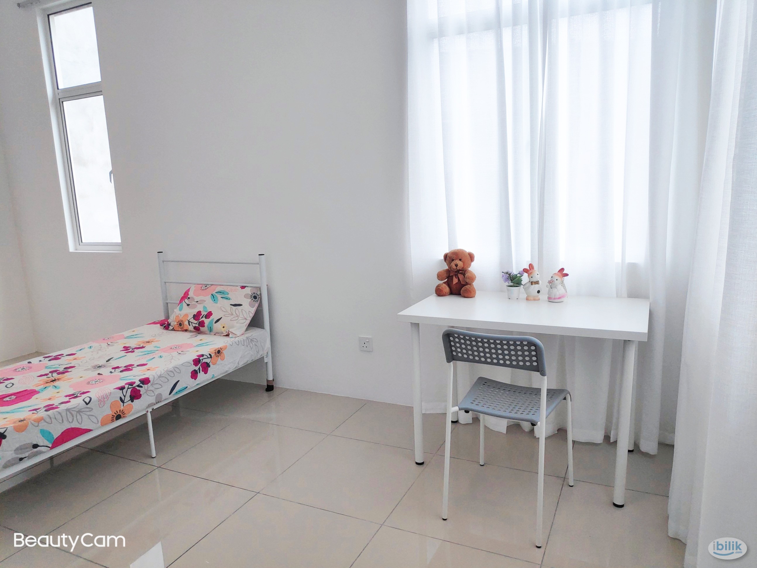 Middle Room with Own Bathroom at Batu Kawan, Seberang Perai - Image 1