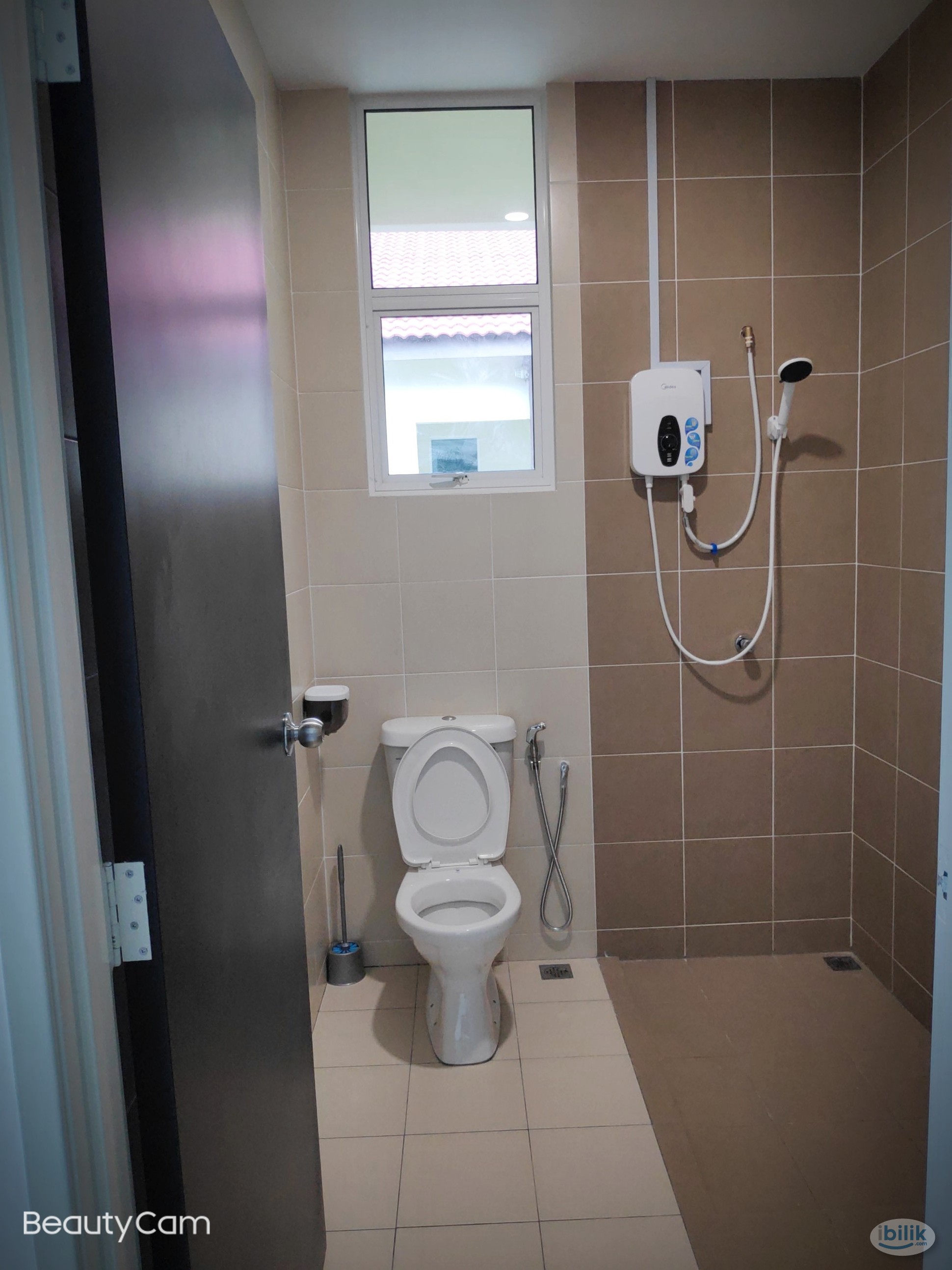 Middle Room with Own Bathroom at Batu Kawan, Seberang Perai - Image 3