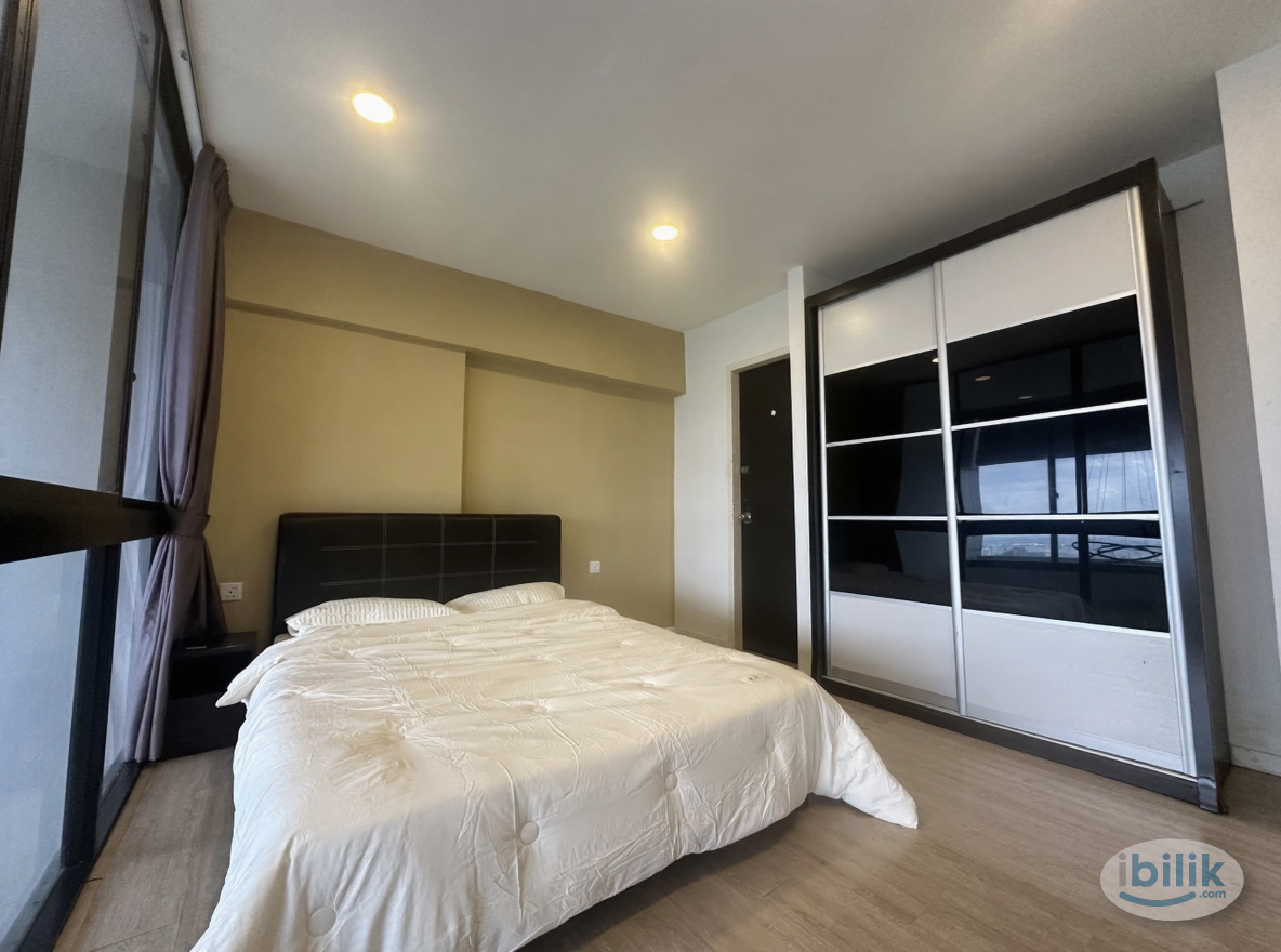 【Private bathroom + Newly RENO】Master Room with attached bathroom - Image 1