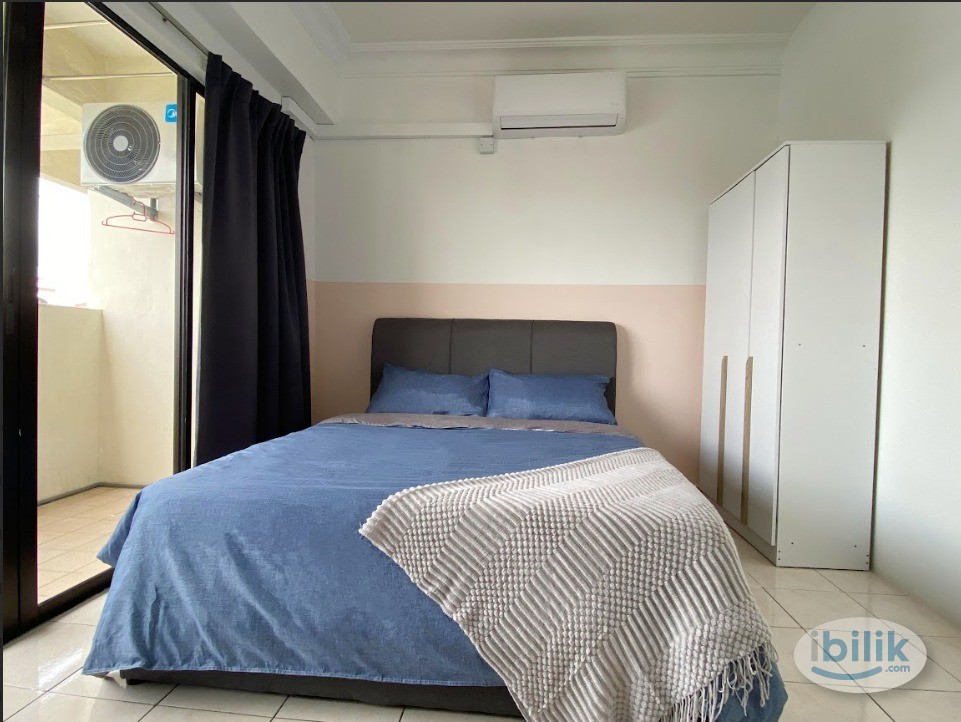 【FEMALE UNIT】balcony room and queen bed room - Image 1