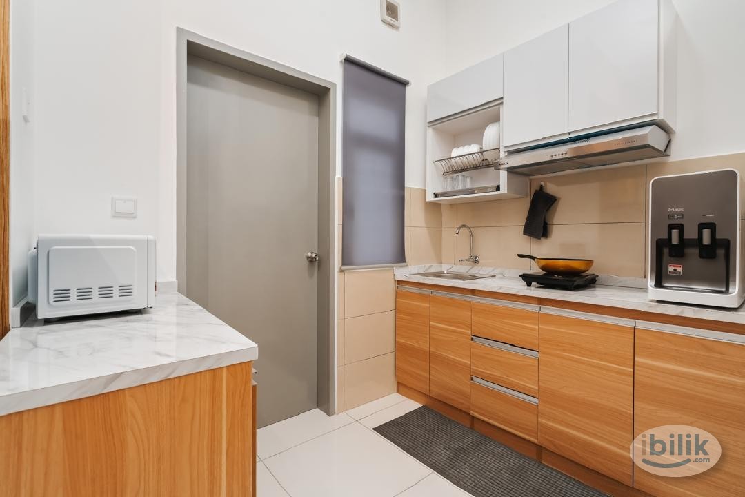 Female unit, medium room, near public transport, fully furnished - Image 4