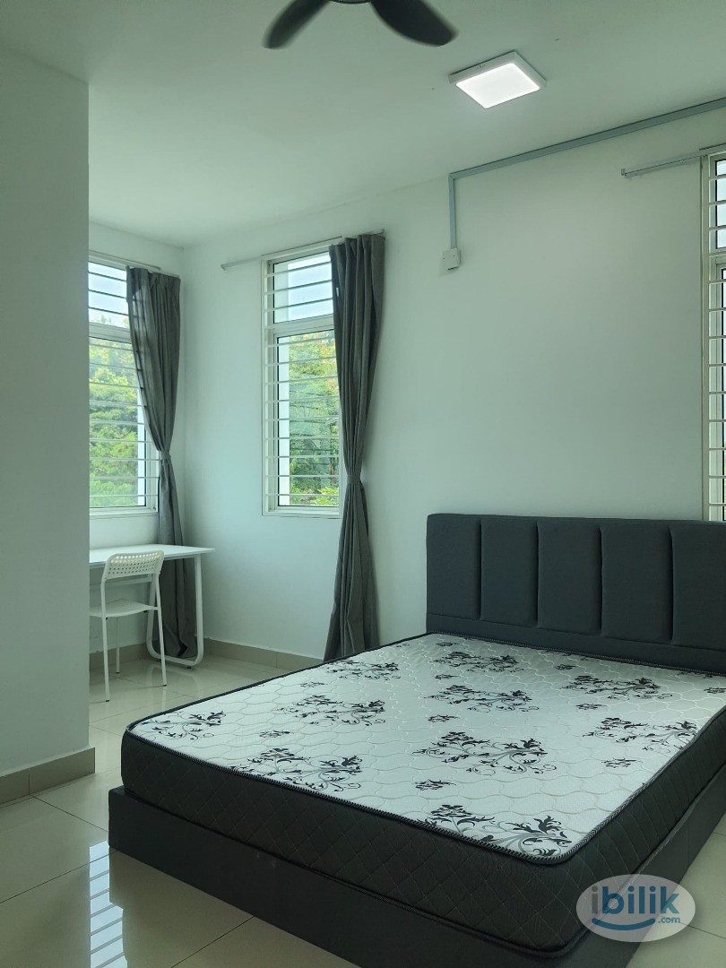 Master Room at Oasis Residences, Relau - Image 1