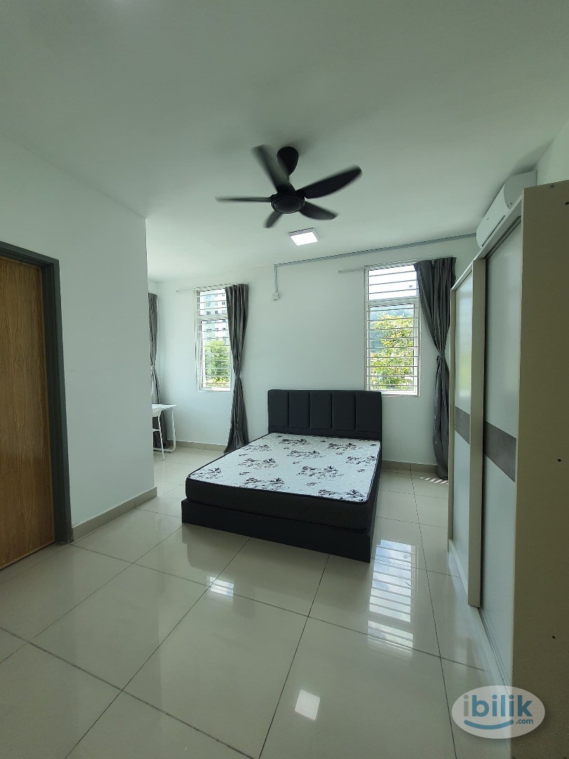 Master Room at Oasis Residences, Relau - Image 2