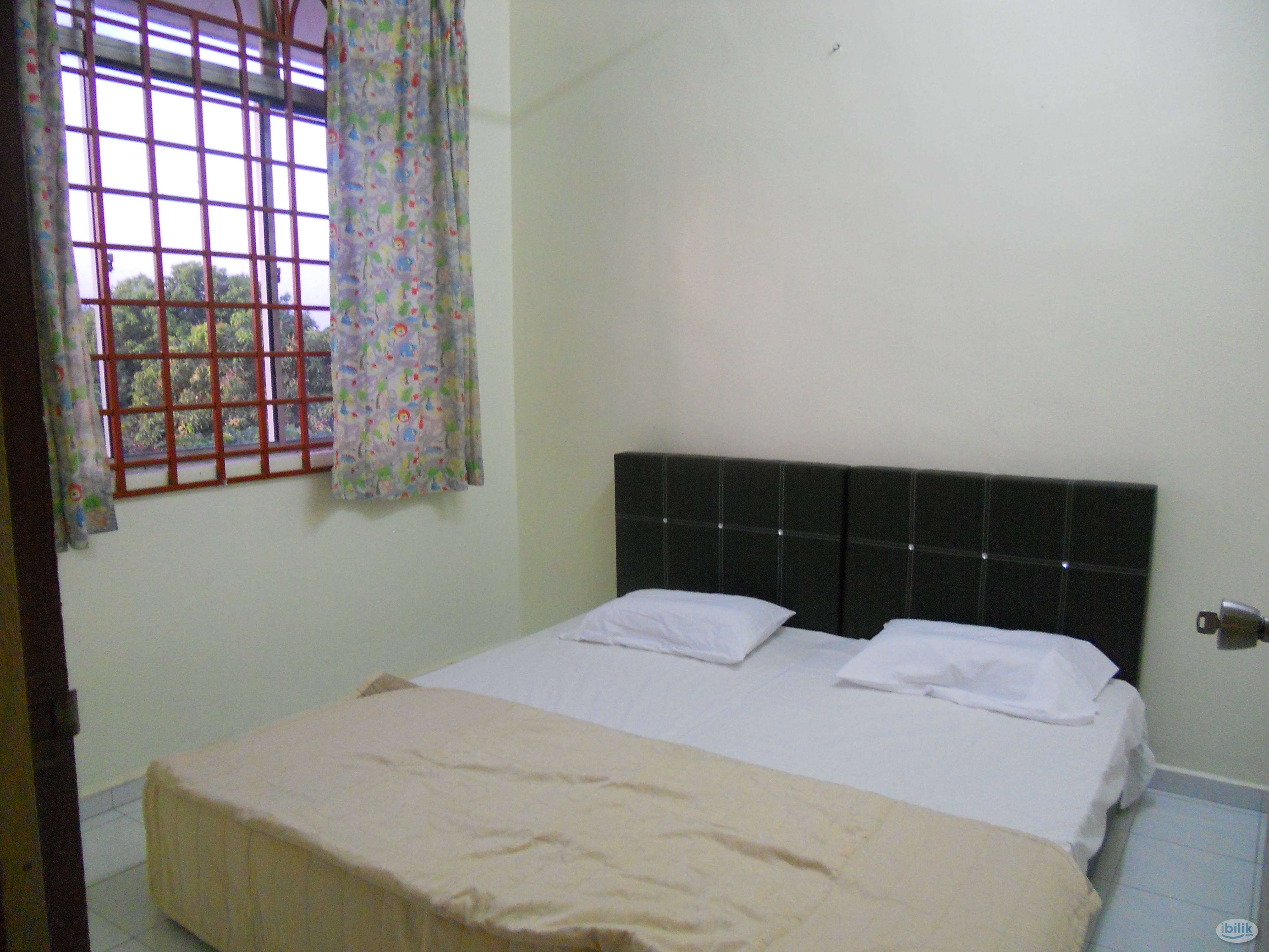 Room with attached bathroom in Tangkak - Image 3