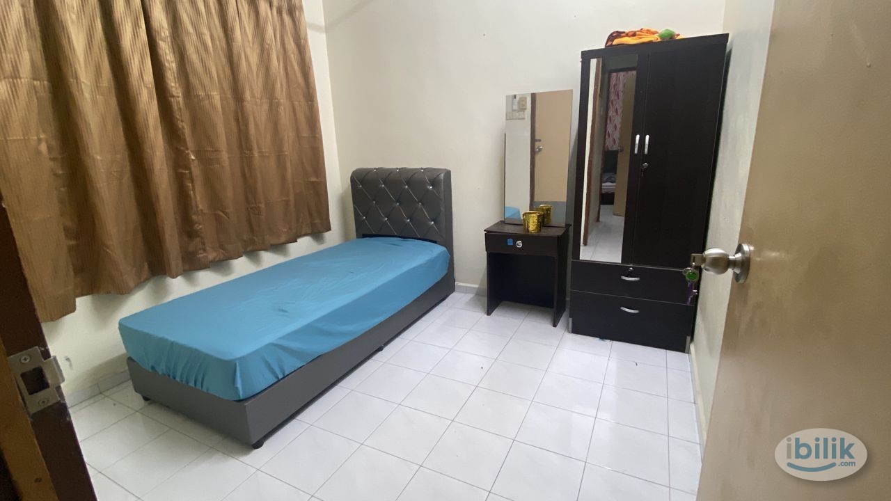Room with shared bathroom in Tangkak Johor - Image 1