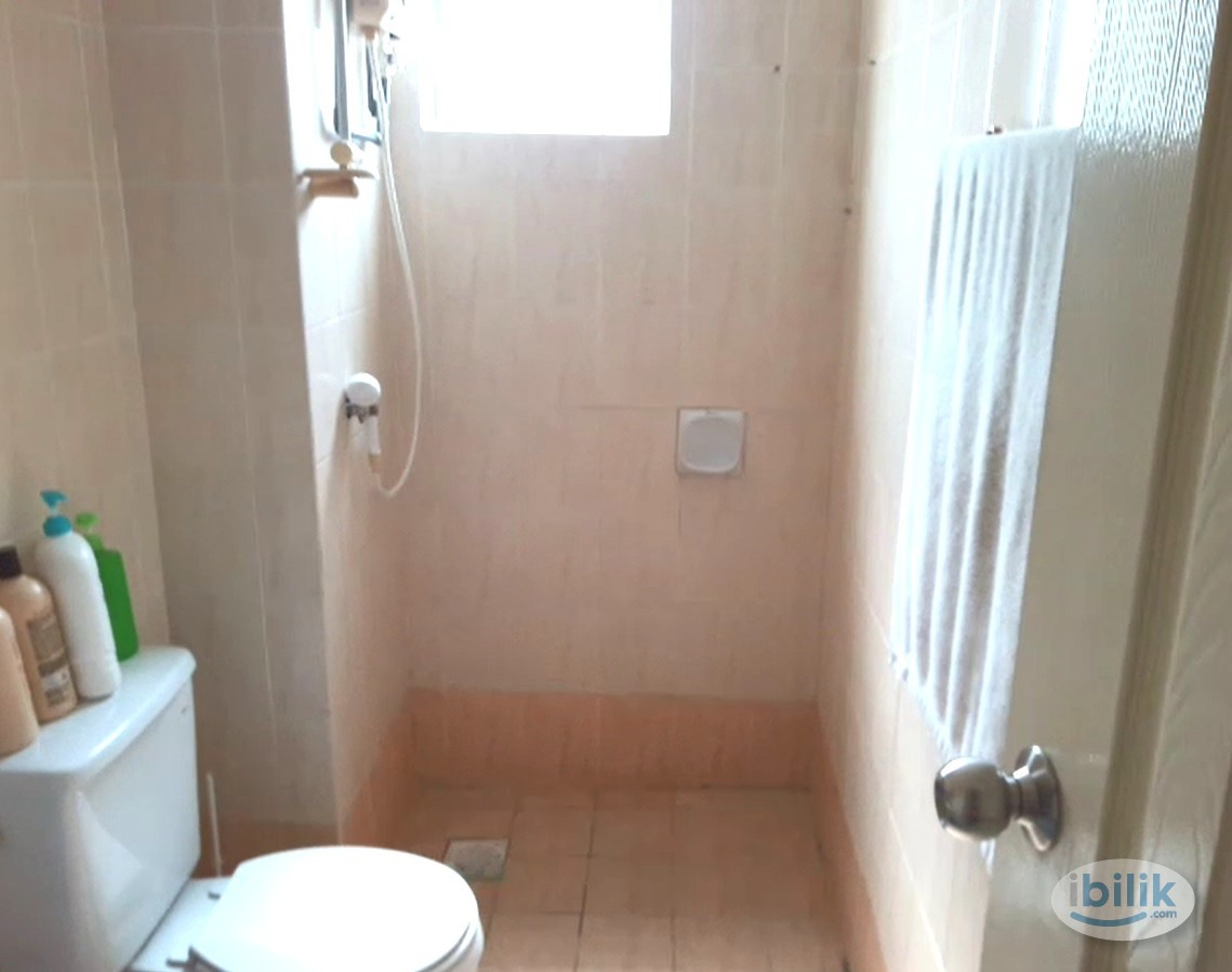 Nice Middle Room at SuriaMas, Bandar Sunway - Image 2