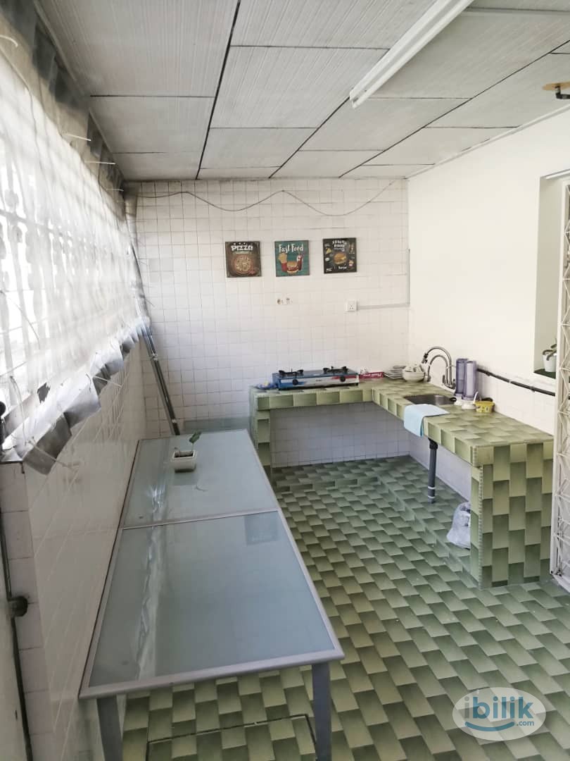 4 MINS WALK TO LRT TAMAN BAHAGIA/ COMFY & ZEN/ SAFE AREA/ CONVENIENCE / SPACIOUS Middle Room at SS2, Petaling Jaya - Image 2