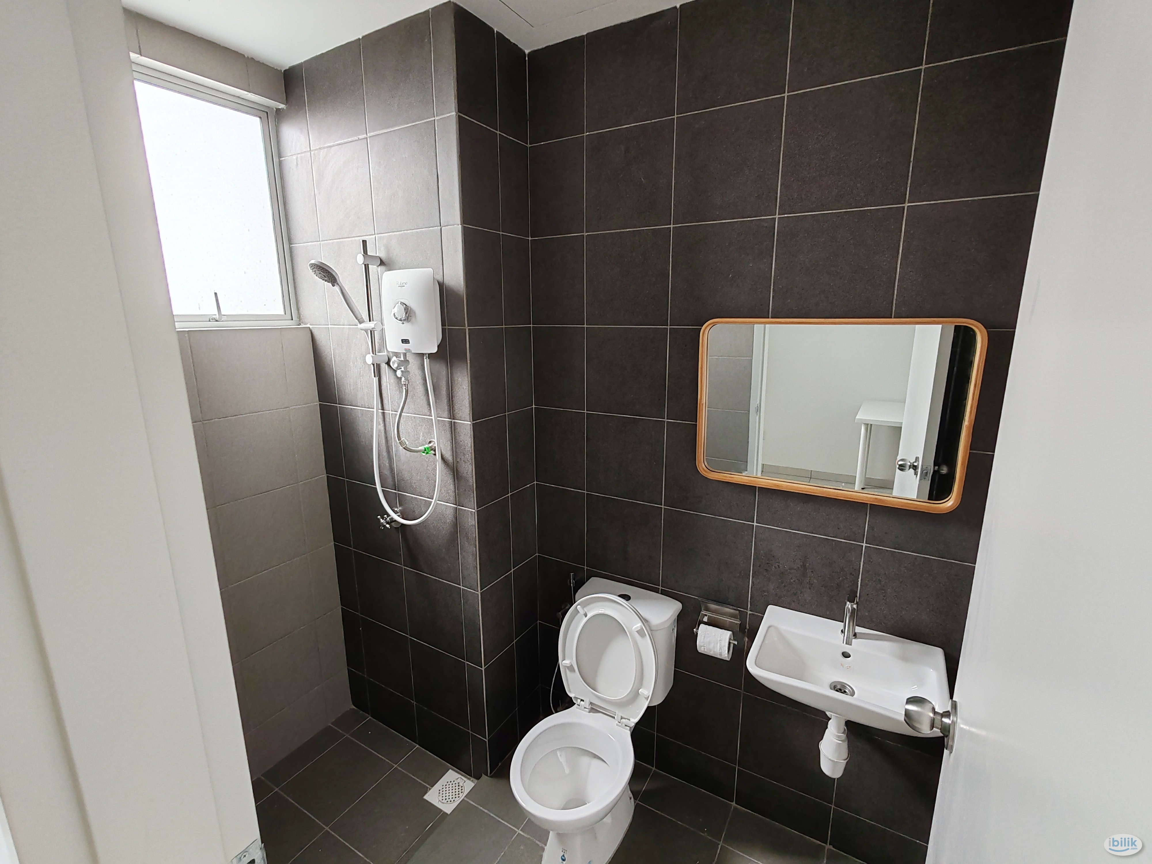 Dual-key Master Suite Room for RENT - Image 2