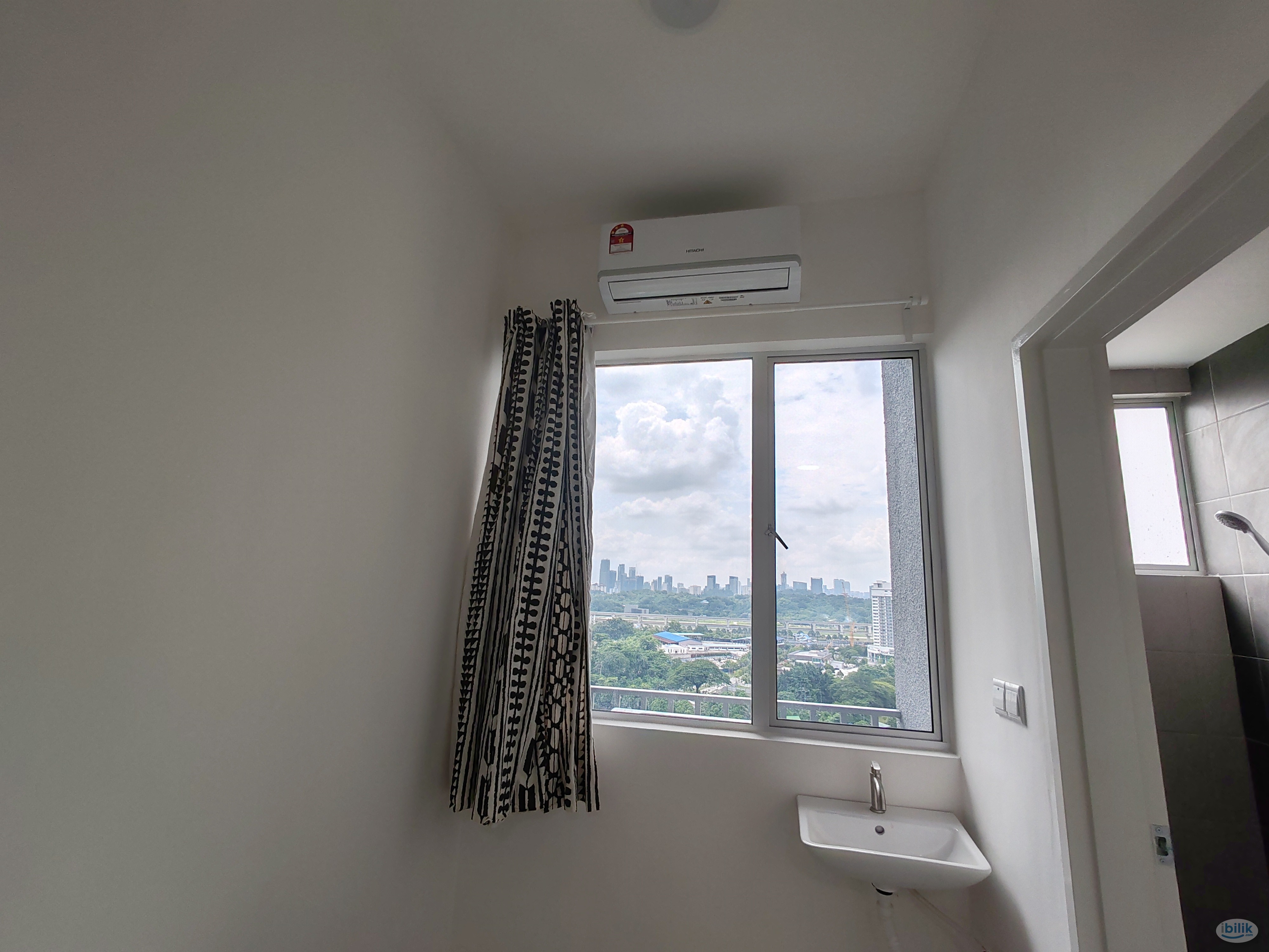 Dual-key Master Suite Room for RENT - Image 3