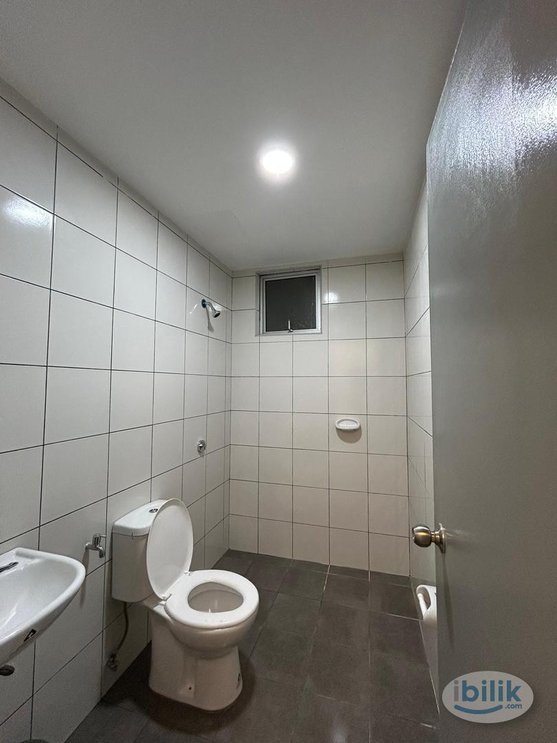 Master Bedroom at Melaka Seri Serindit Residensi - Image 2