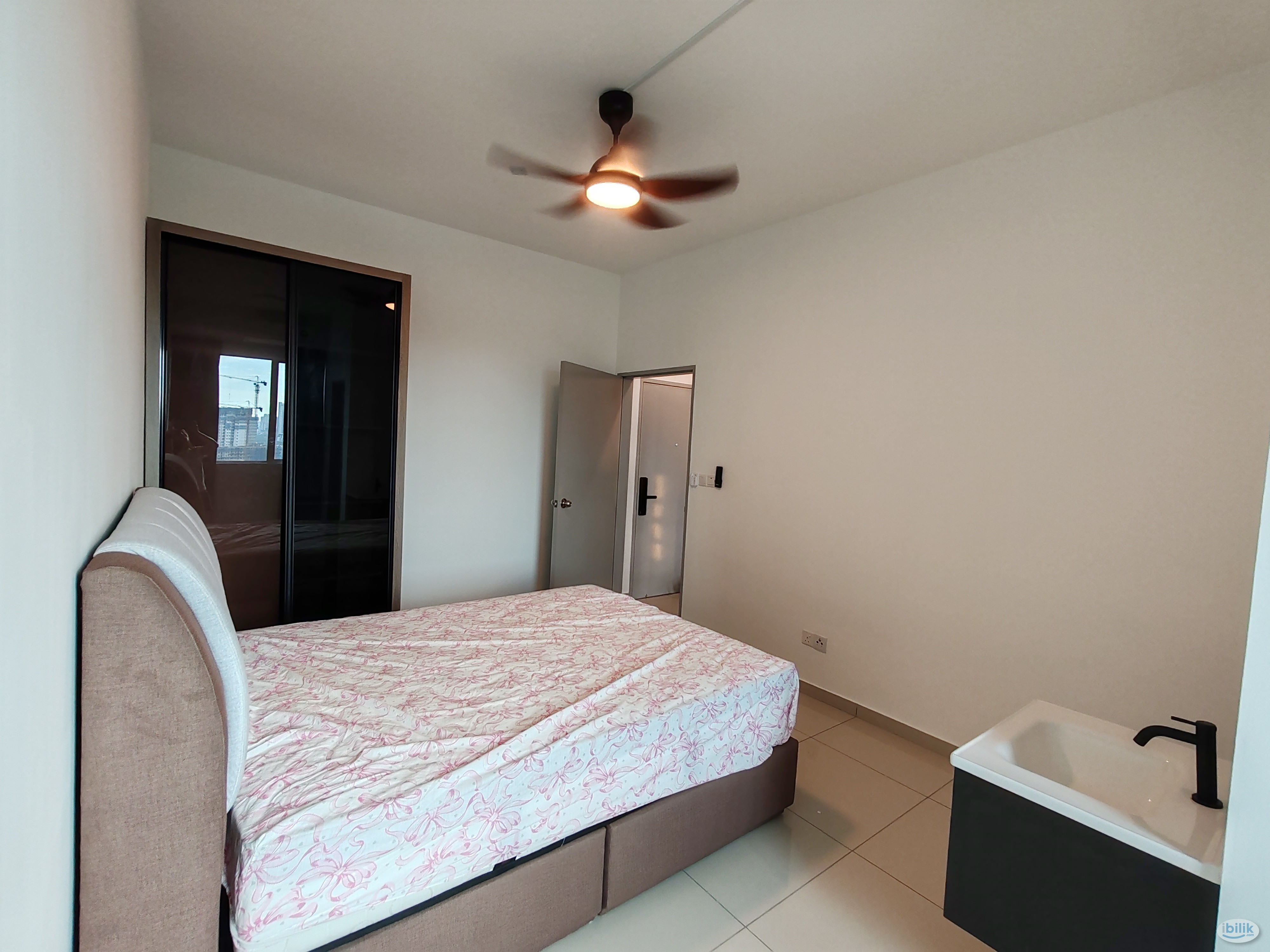 Master Suite private room for rent - Image 1
