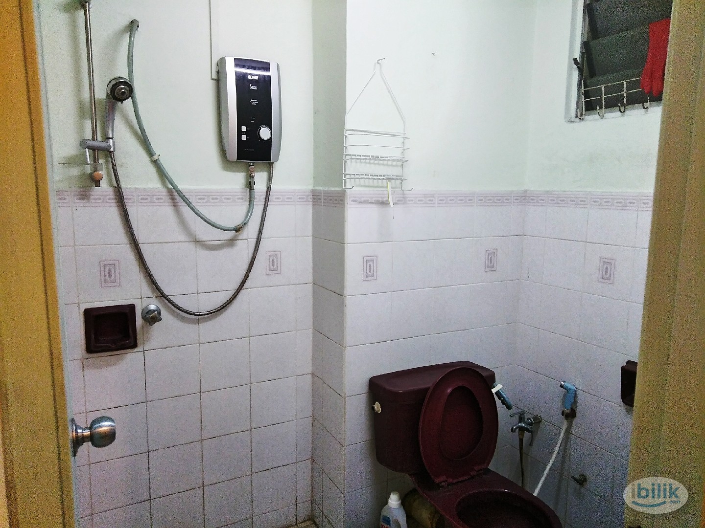 Middle room for rent - Image 3
