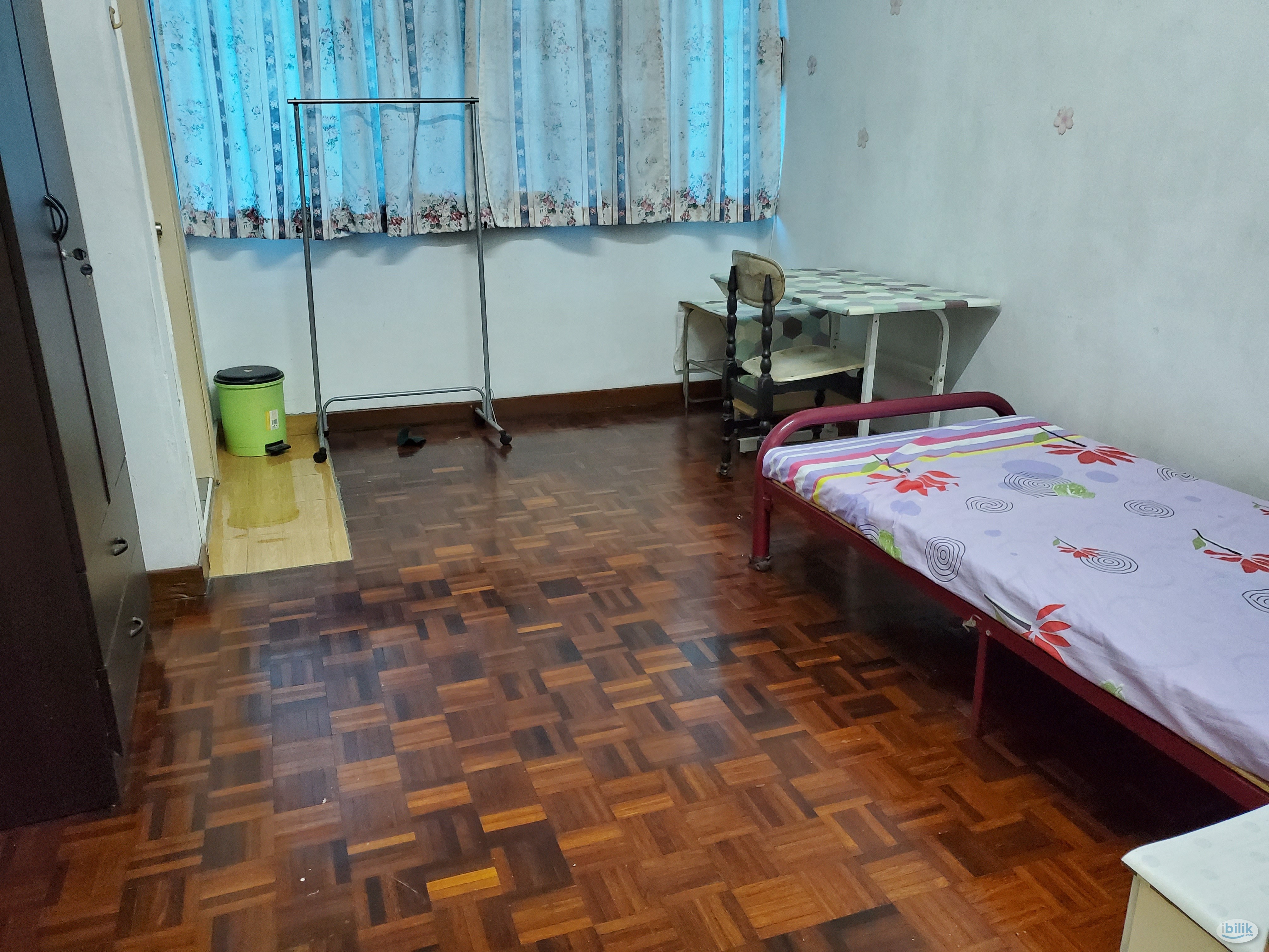 Middle Room at Taman Megah, Kelana Jaya for a lady - Image 1