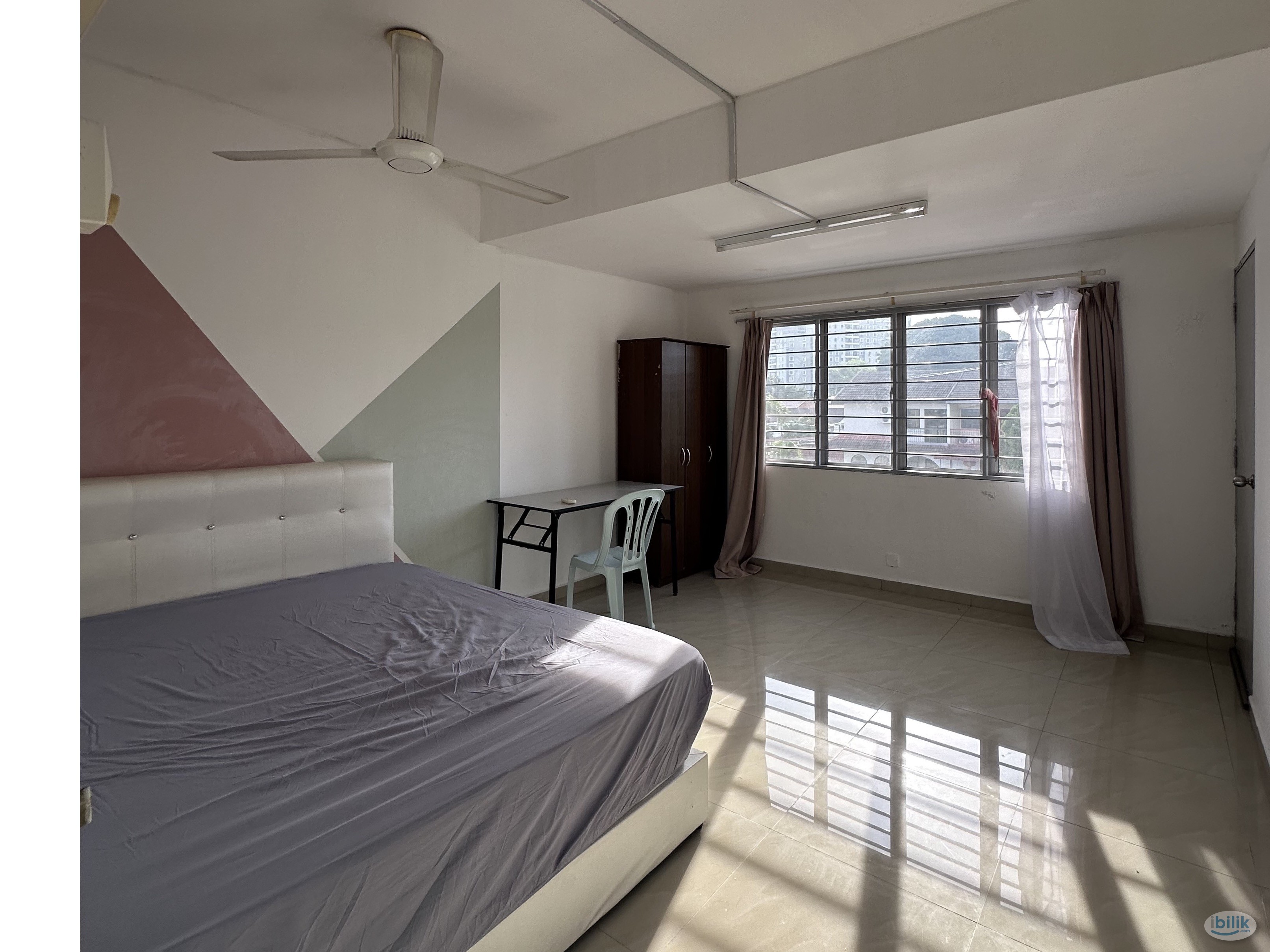 Middle Room at Sea Park, Petaling Jaya - Image 1
