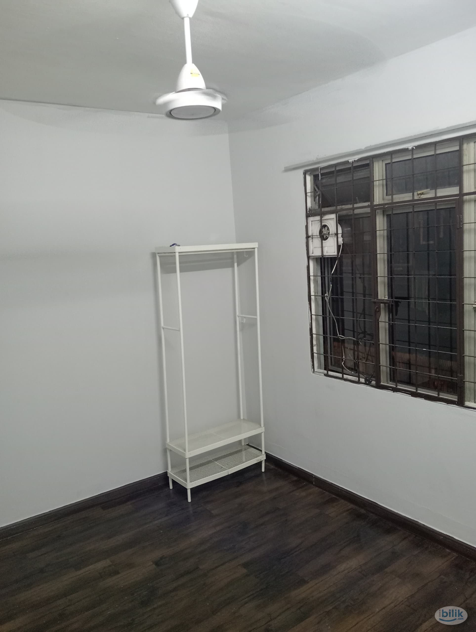 Middle Room at Kuchai Lama, Kuala Lumpur - Image 5