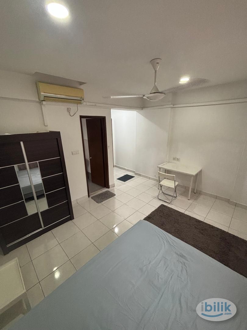 Master Room at Perdana Emerald, Damansara Perdana - Image 2