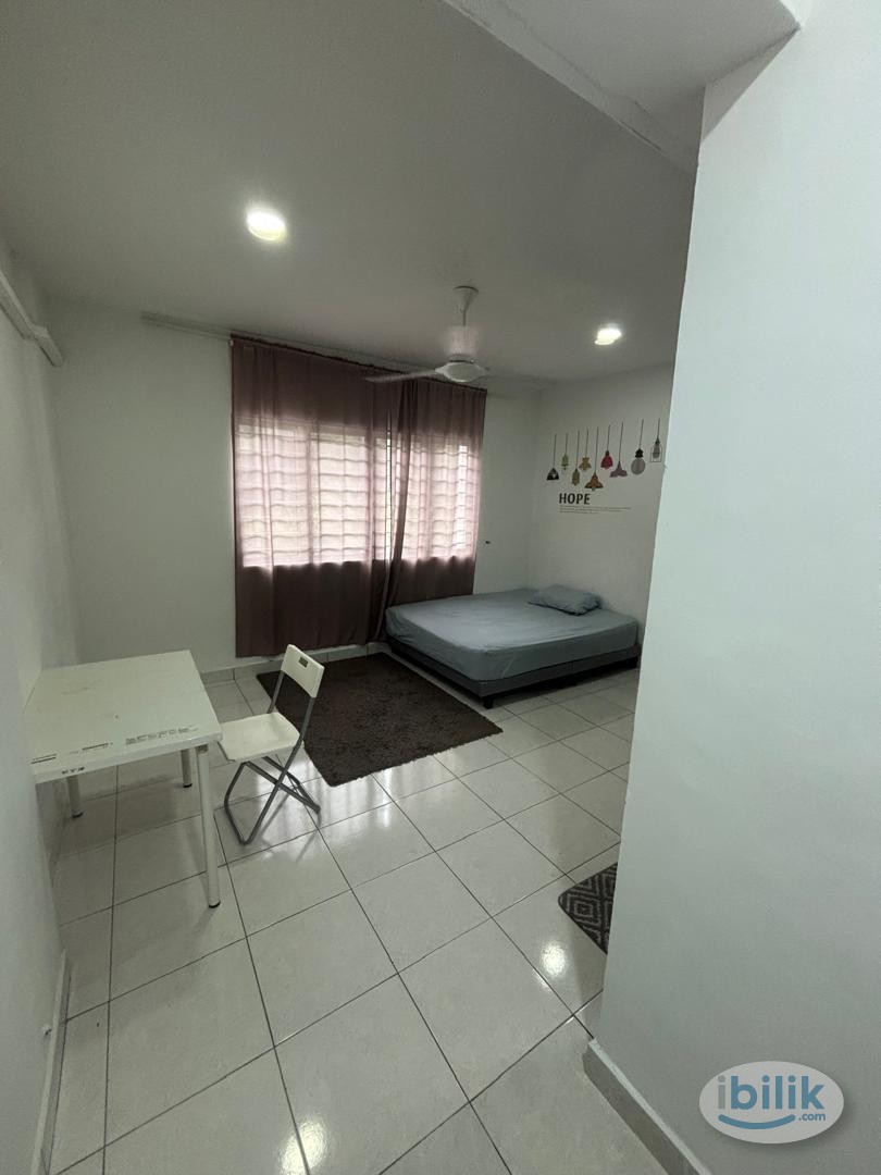 Master Room at Perdana Emerald, Damansara Perdana - Image 4