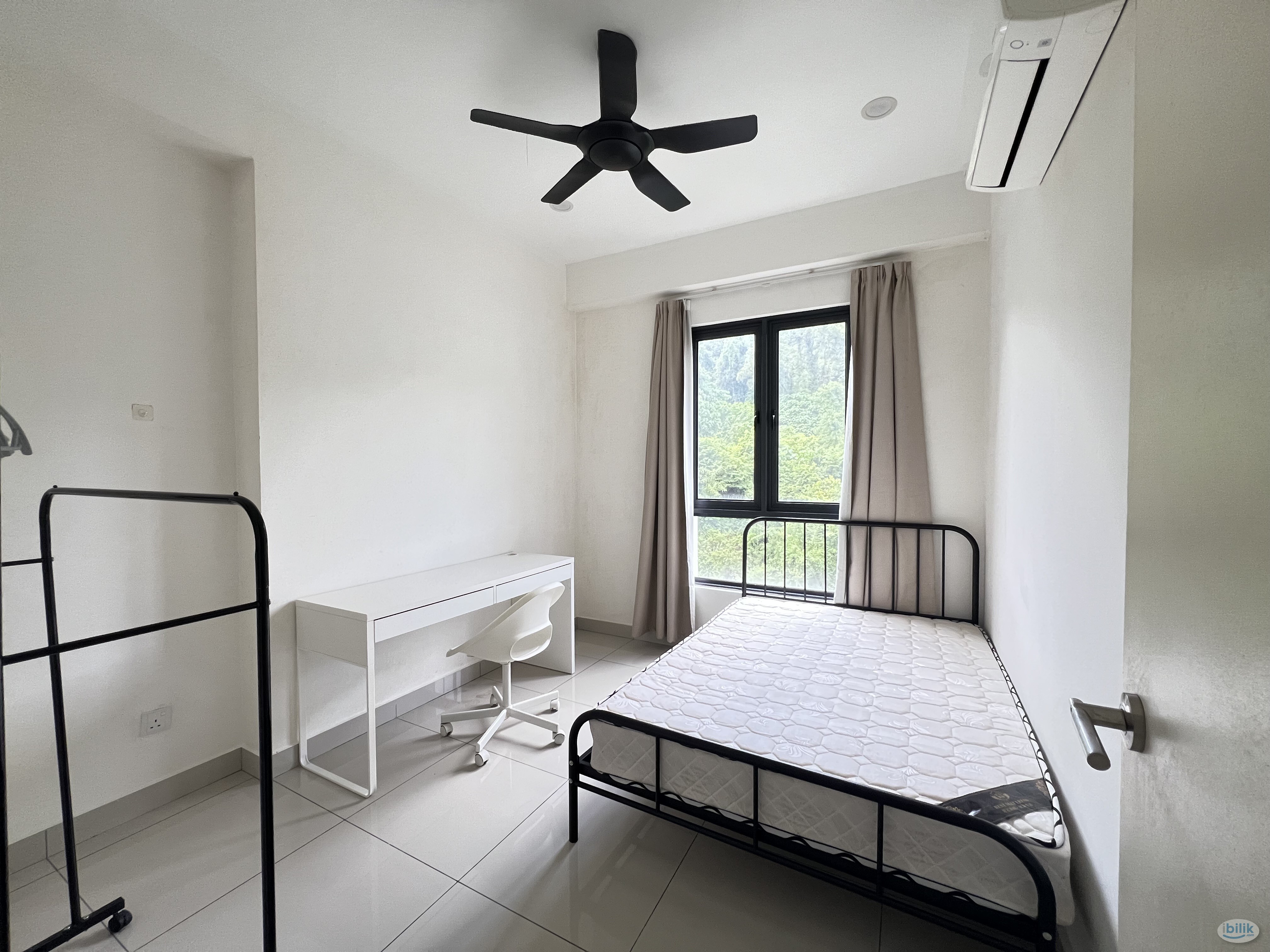 Middle Room at Setia Sky Vista, Relau - Image 1