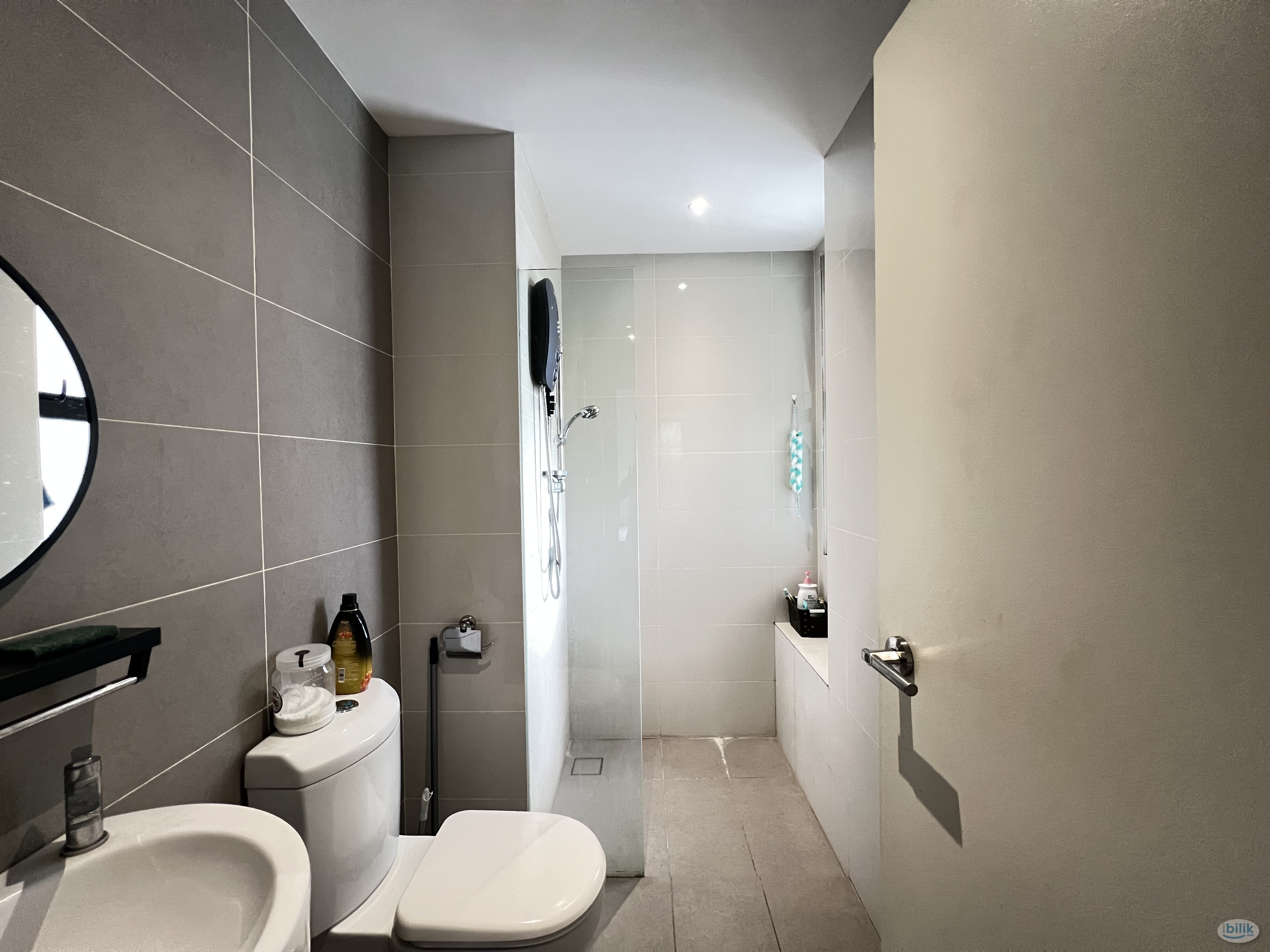 Middle Room at Setia Sky Vista, Relau - Image 3