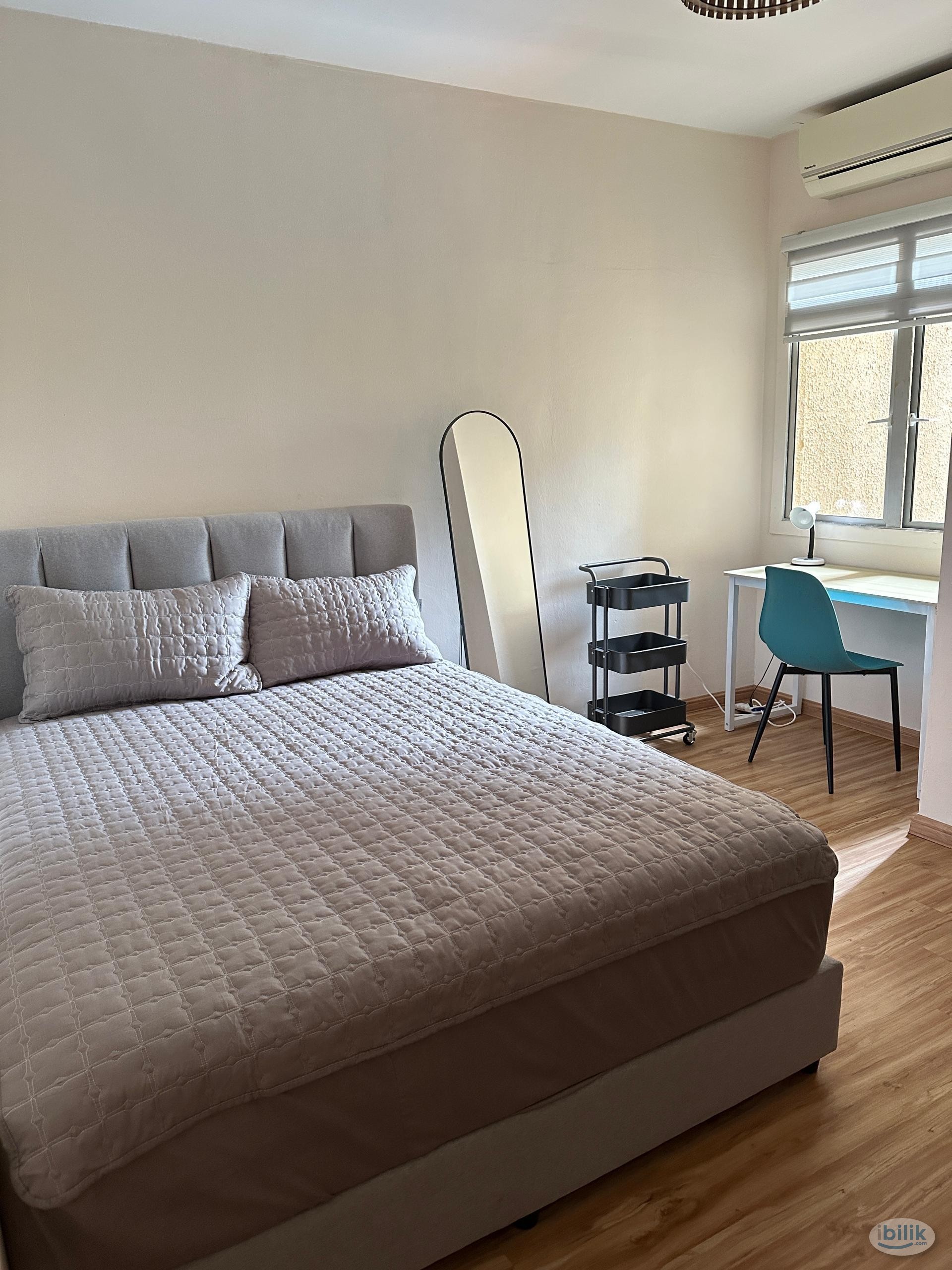 Middle Room at Perdana Exclusive, Damansara Perdana - Image 1