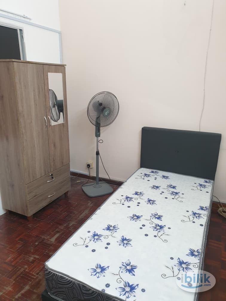 Middle Room at Taman Bukit Kajang Baru, Kajang - Image 1