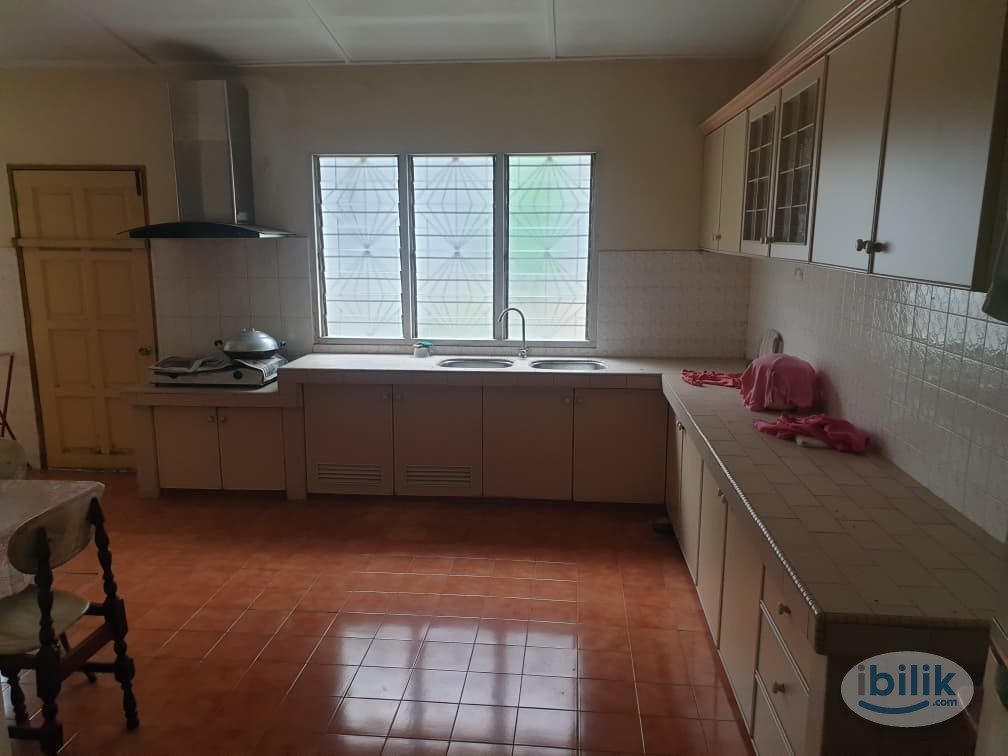 Middle Room at Taman Bukit Kajang Baru, Kajang - Image 2