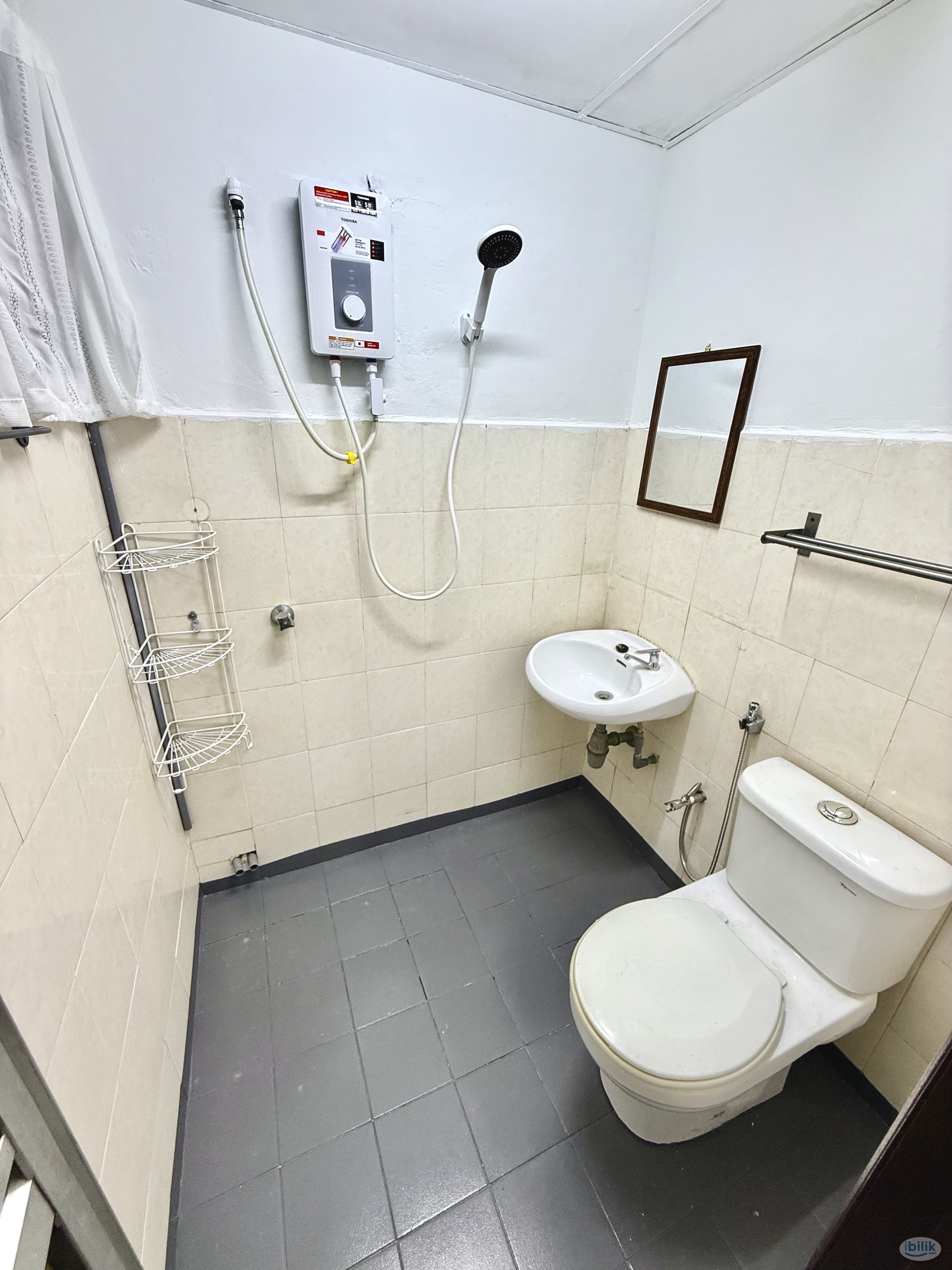 Kota Damansara -Middle Room at Palm Spring - Image 3