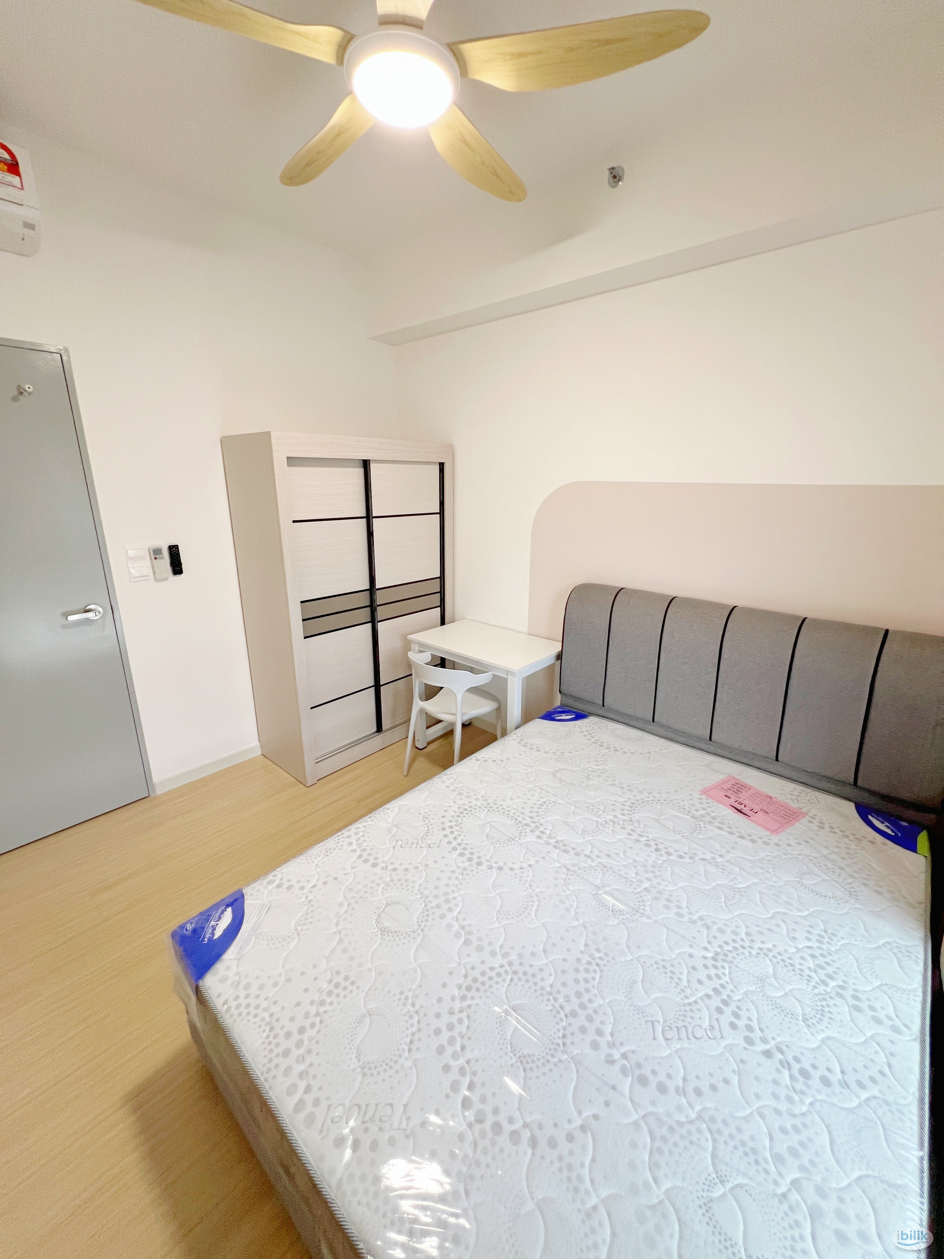 MLUNA 700 MEDIUM ROOM - Image 1