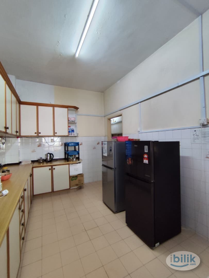Free 1 Month Stay😮Near UM Only 5 Minutes Drive‼️5 mins walk to Bus Stop to UM 🔥 Middle Rooms Free Wifi & Utilities & Ful - Image 3