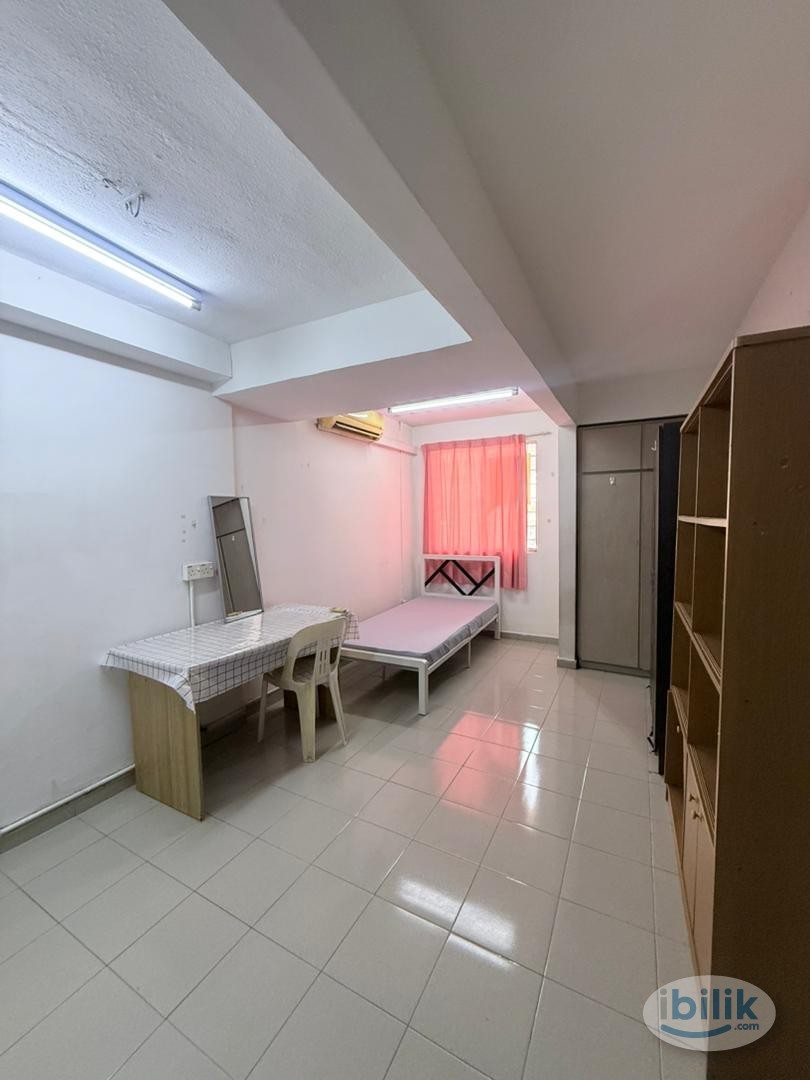 Free 1 Month Stay‼️ ZERO DEPOSIT ‼️ 🏡 Middle Room With Private Bathroom 🏡 Female Unit Only💕 - Image 1