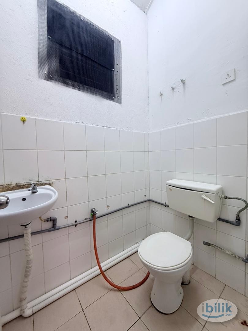 Free 1 Month Stay‼️ ZERO DEPOSIT ‼️ 🏡 Middle Room With Private Bathroom 🏡 Female Unit Only💕 - Image 3