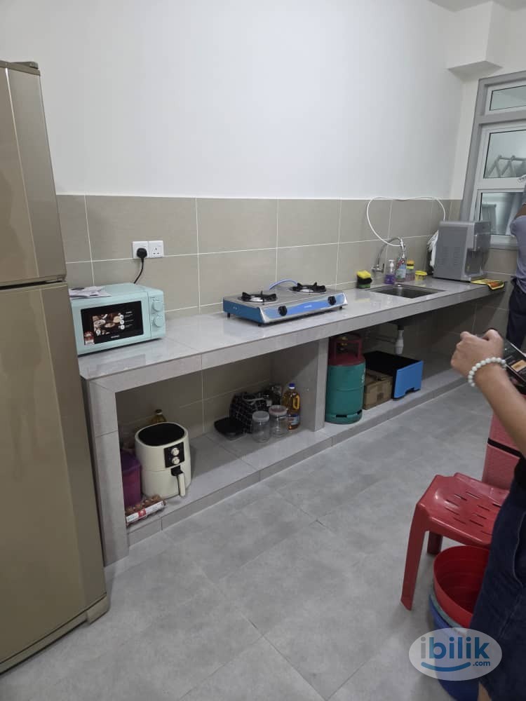Middle Room at Damansara Damai, Petaling Jaya - Image 4