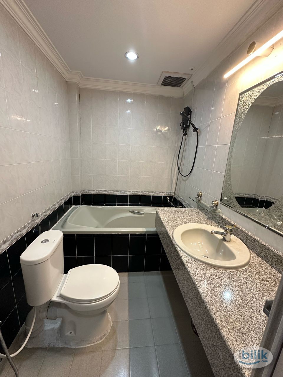 Bungalow Master Room for Rent Greenlane Jelutong near GH Hospital - Image 3
