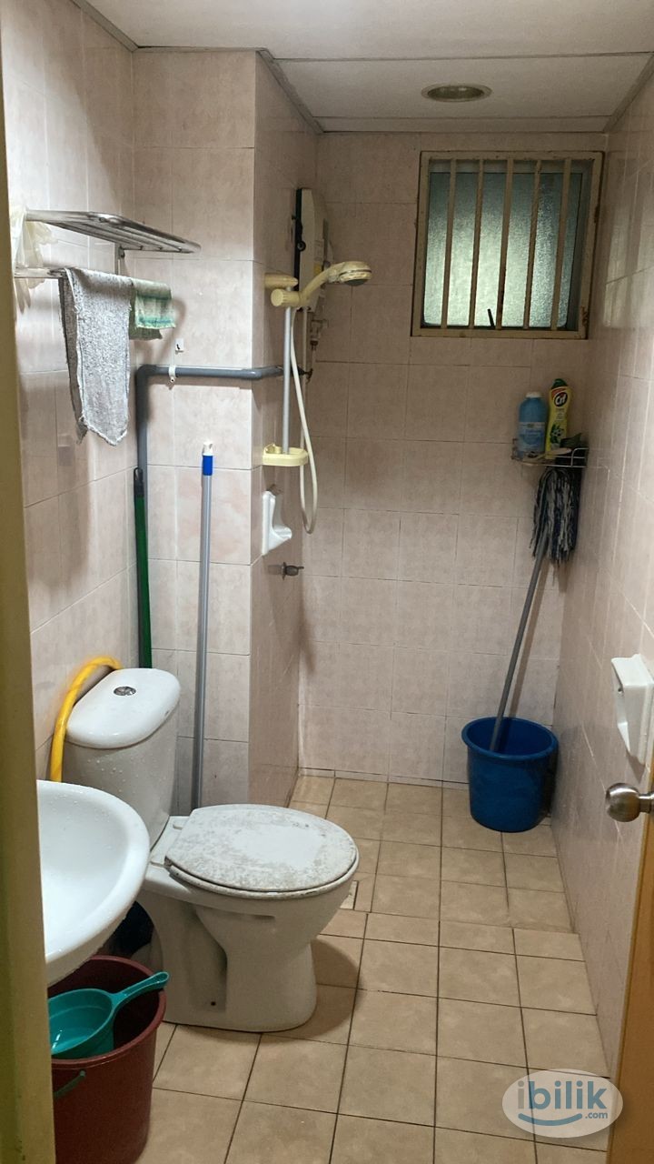 Master Room at Wangsa Metroview, Wangsa Maju 7 min walk to LRT Station - Image 2