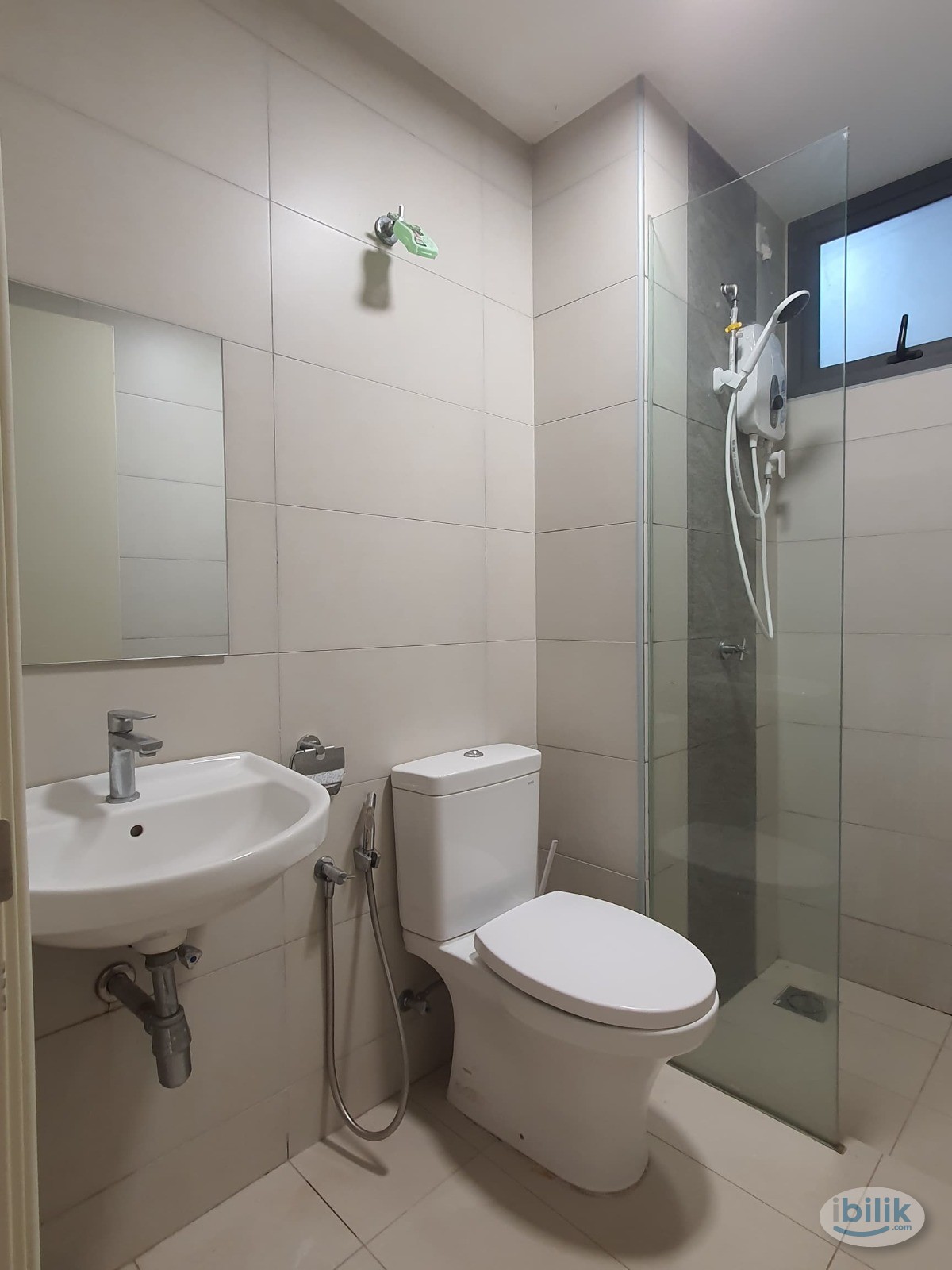 Middle Room at Sfera Residence, Puchong - Image 3