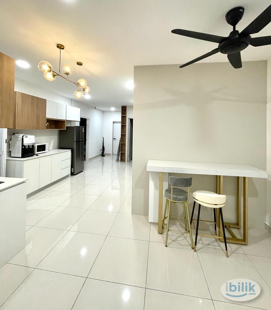 Fully Furnished with Interior Design Medium Bedroom For Rent - Image 4