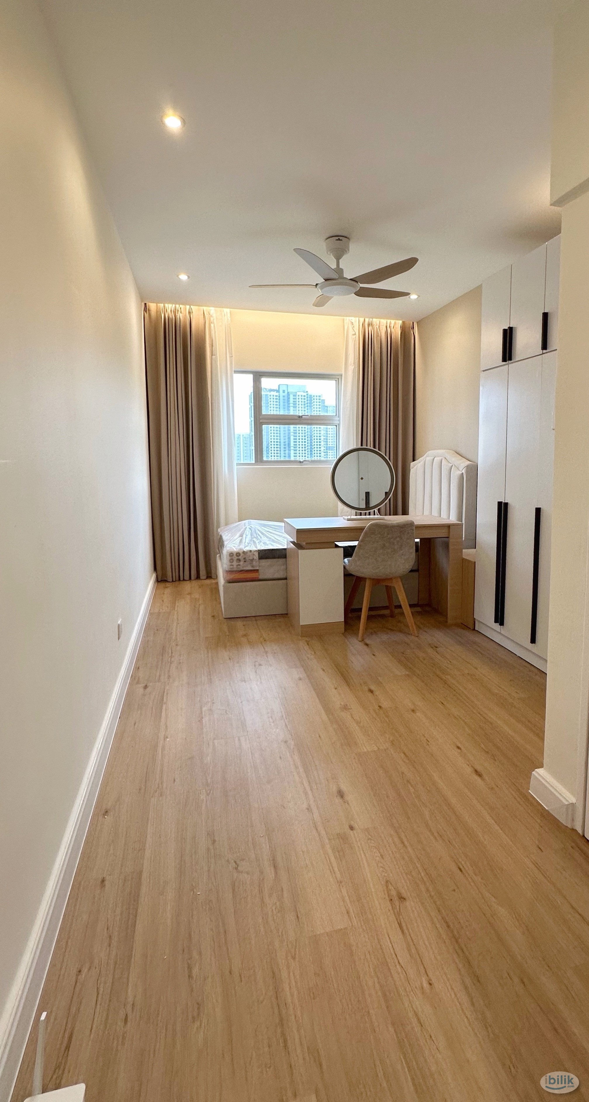 Master Room at Kiara Kasih @ Mont Kiara / Segambut , Female Unit , 1+1 depo only - Image 2