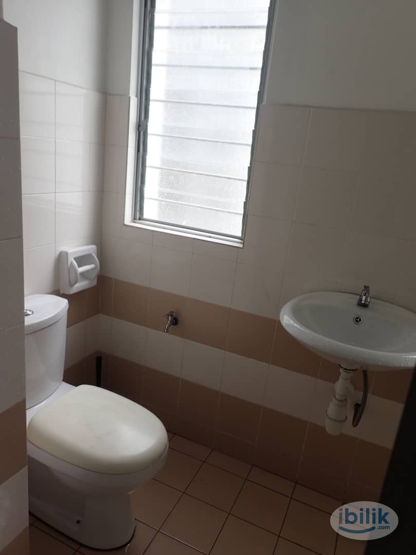 Master Room at Residensi Laguna, Bandar Sunway - Image 4