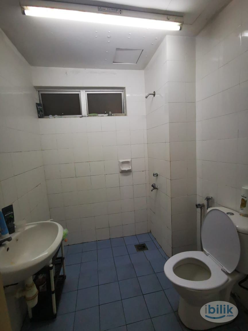 Single Room at Plaza Rah, Chow Kit - Image 3