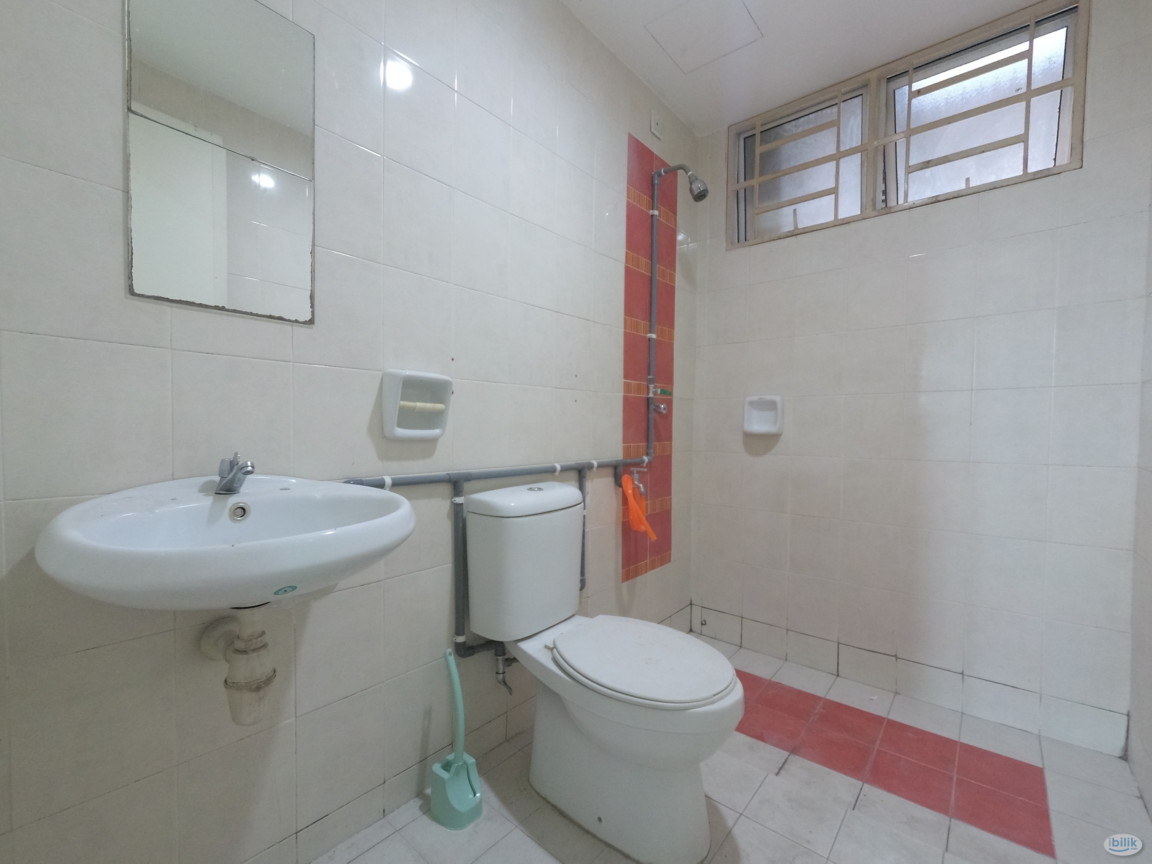 Girl Muslim | private toilet | sharing | Master Room at Banjaria Court, Batu Caves \ sri gombak | fully furnised - Image 2