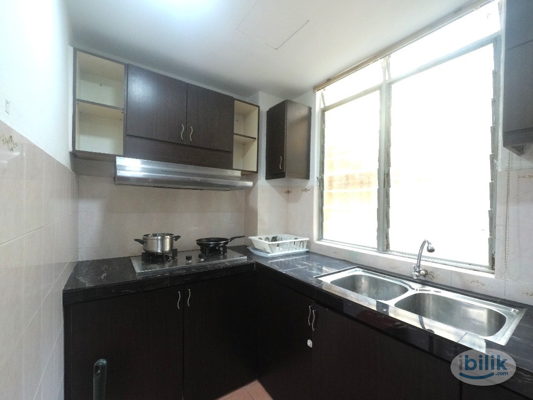 Harga Mampu Milik | Sharing | Gilr Muslim | Middle Room at Sri Astana, Batu Caves | fully funised | wifi - Image 3