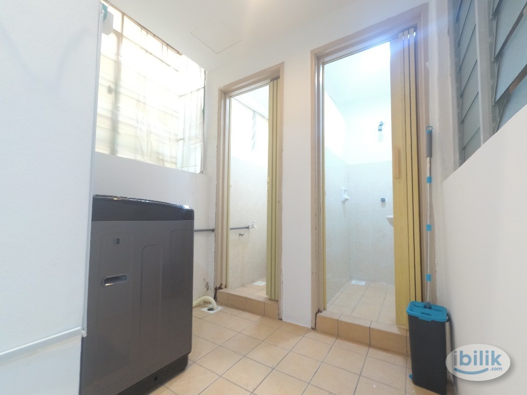Harga Mampu Milik | Sharing | Gilr Muslim | Middle Room at Sri Astana, Batu Caves | fully funised | wifi - Image 4