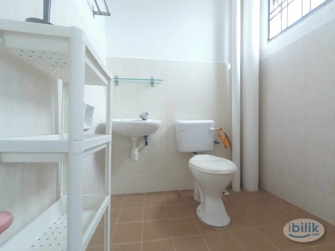 Harga Mampu Milik | Sharing | Gilr Muslim | Middle Room at Sri Astana, Batu Caves | fully funised | wifi - Image 5
