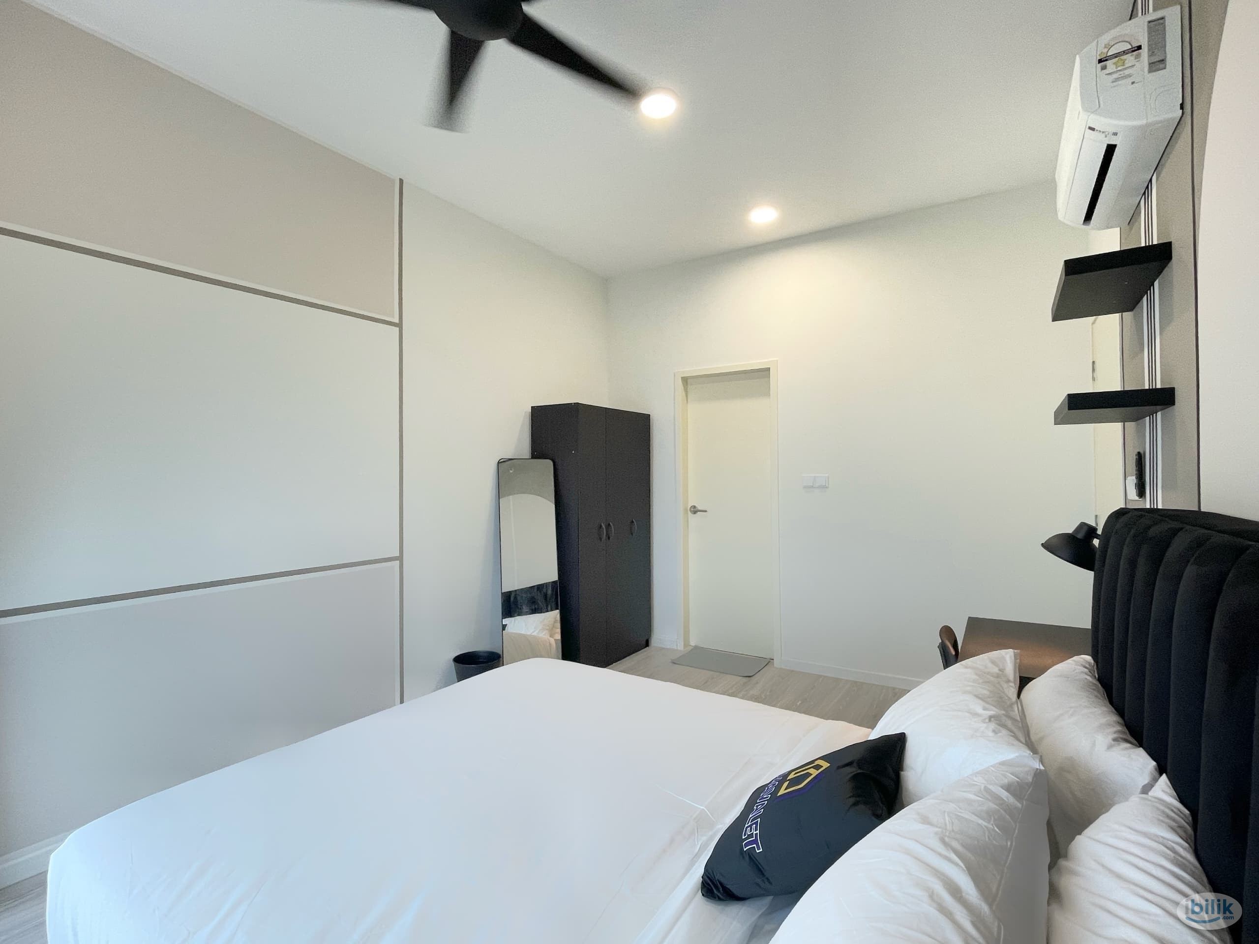Middle Room | Meta Residence| 300 metres to MRT Putra Permai - Image 2