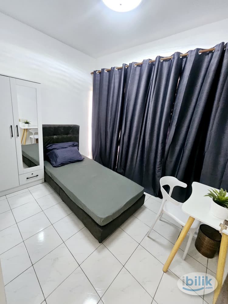 Single Room at Villa Emas, Bayan Indah - Image 3