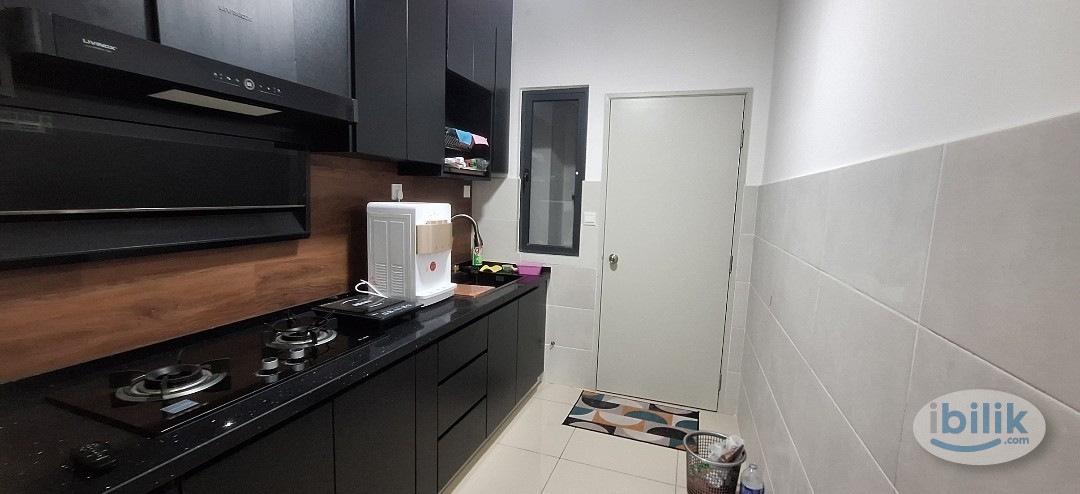 Middle Room at PV9 Residence, Setapak - Image 3
