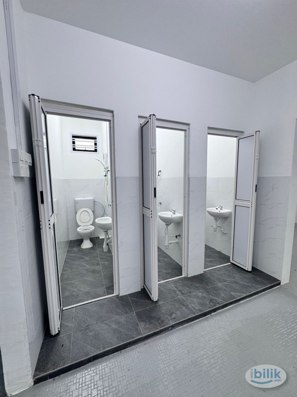 JB Town Jalan Kemaman Room For Rent / Near CIQ - Image 2