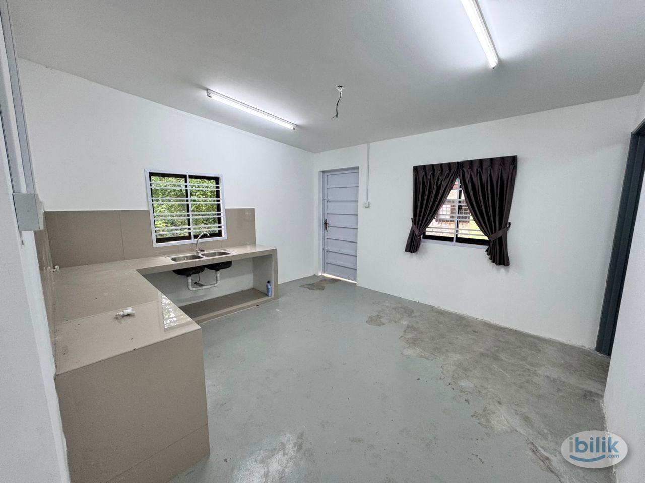 JB Town Jalan Kemaman Room For Rent / Near CIQ - Image 4
